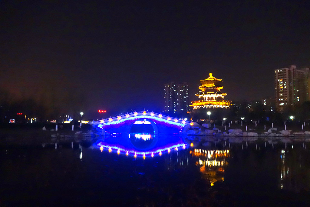 南池之夜 摄影 大巴板人