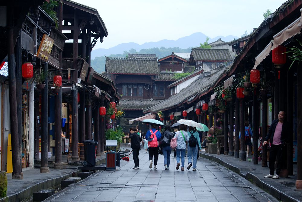 晨雨古镇街头风景线 …… 摄影 老格