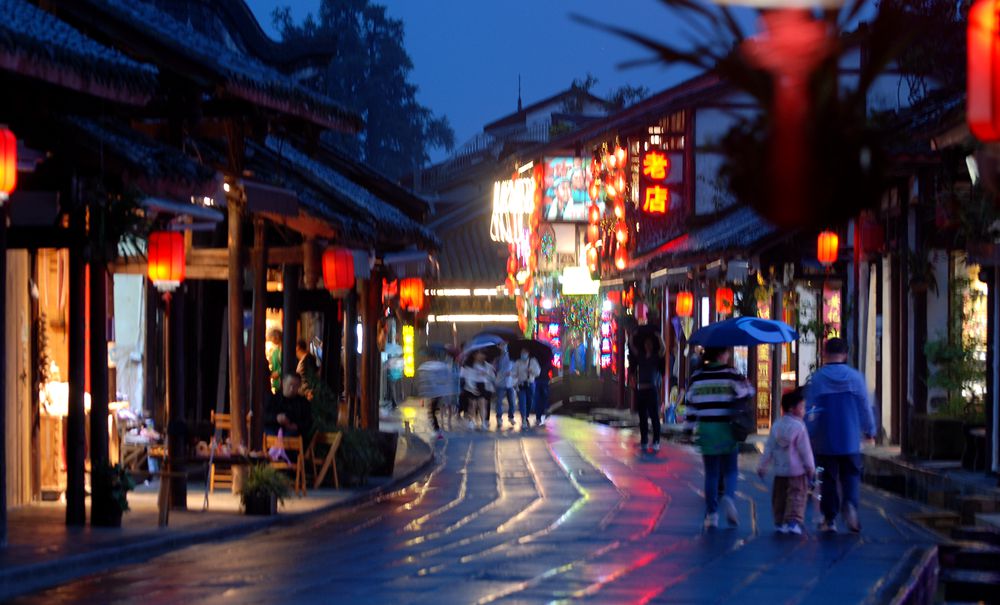 古镇雨夜  …… 摄影 老格