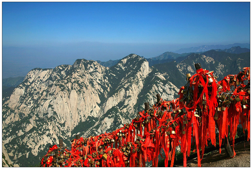 锁得住铁链锁不住心（登华山031） 摄影 尹成