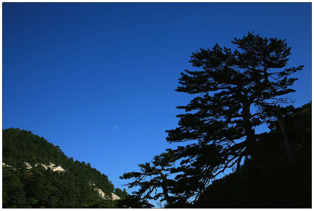 峰外升月（登华山040） 摄影 尹成