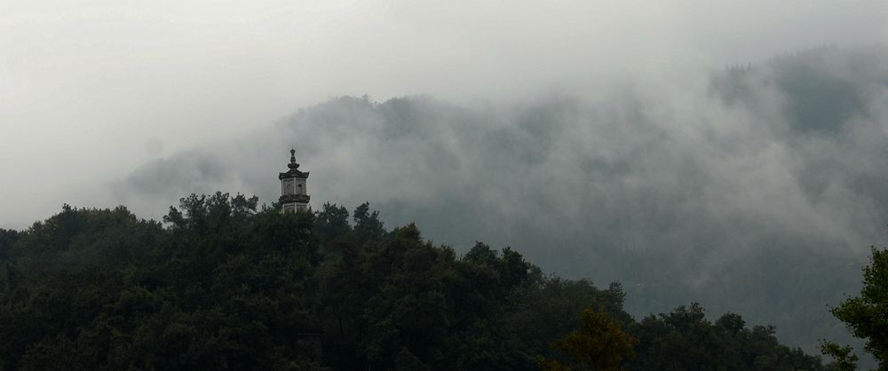 雨雾遮青山 …… 摄影 老格