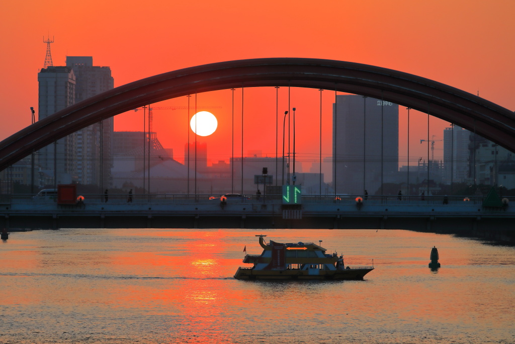 夕阳下的过江渡轮 摄影 天边壹旧云