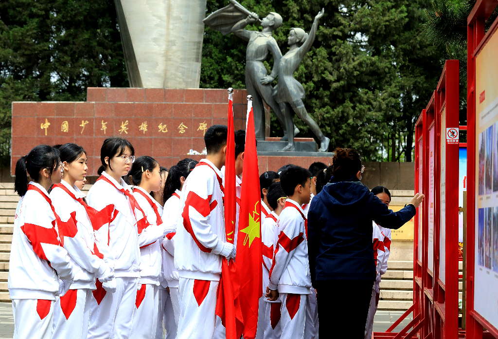 预祝小朋友，大朋友们节日快乐 摄影 三人