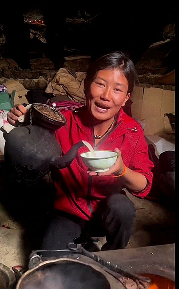 藏乡行27——藏民制作酥油茶 摄影 关河纤夫