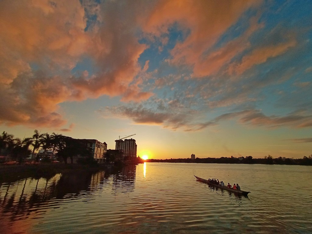 古晋城市黄昏时分 摄影 月.摄