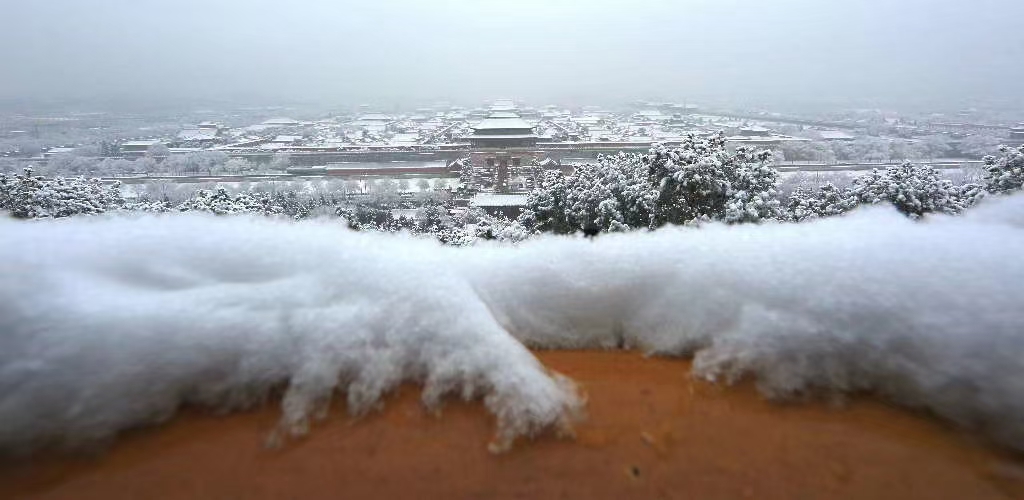 雪中北京景山 摄影 三人