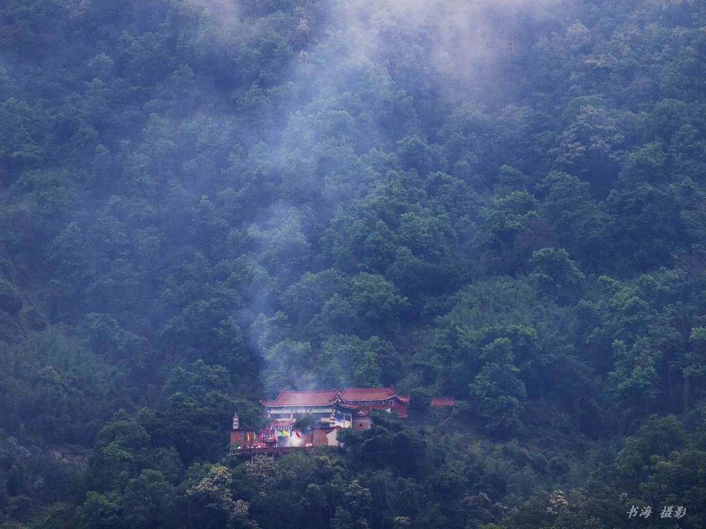 圣人宫升青烟 摄影 书海