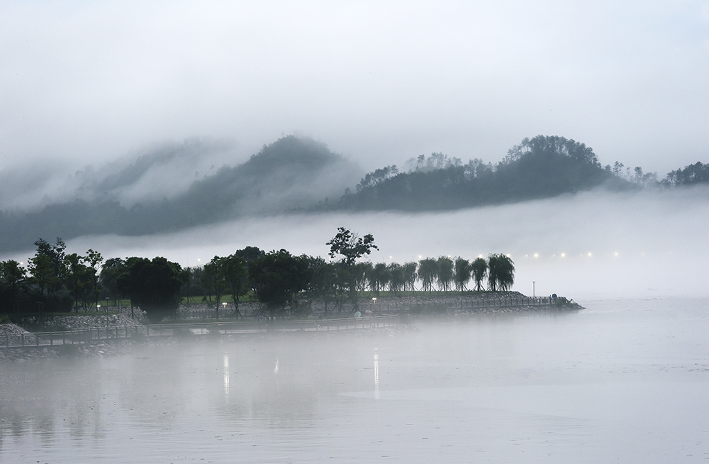 山雨二 摄影 拾穗者