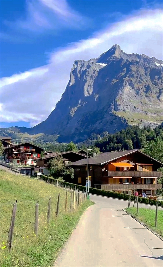 瑞士梦幻山坡小镇风景 摄影 飞鹰998