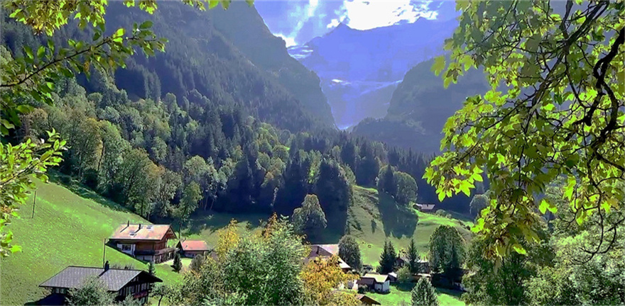 瑞士梦幻山坡小镇风景 摄影 飞鹰998