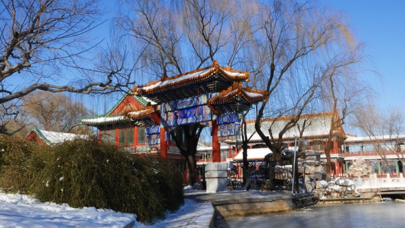 龙潭湖畔——龙吟阁初雪 摄影 丘山皓月