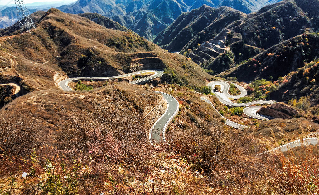 盘山路 摄影 老拙