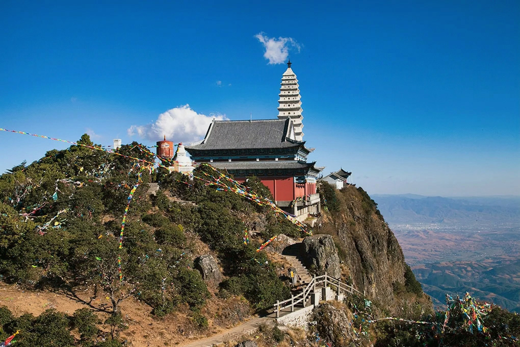 天柱峰上金顶寺（那年去滇西538） 摄影 尹成