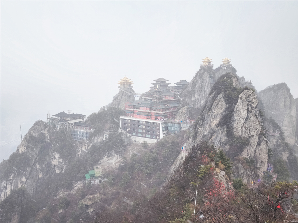 风雨交加老君山（手机摄影） 摄影 城市猫眼