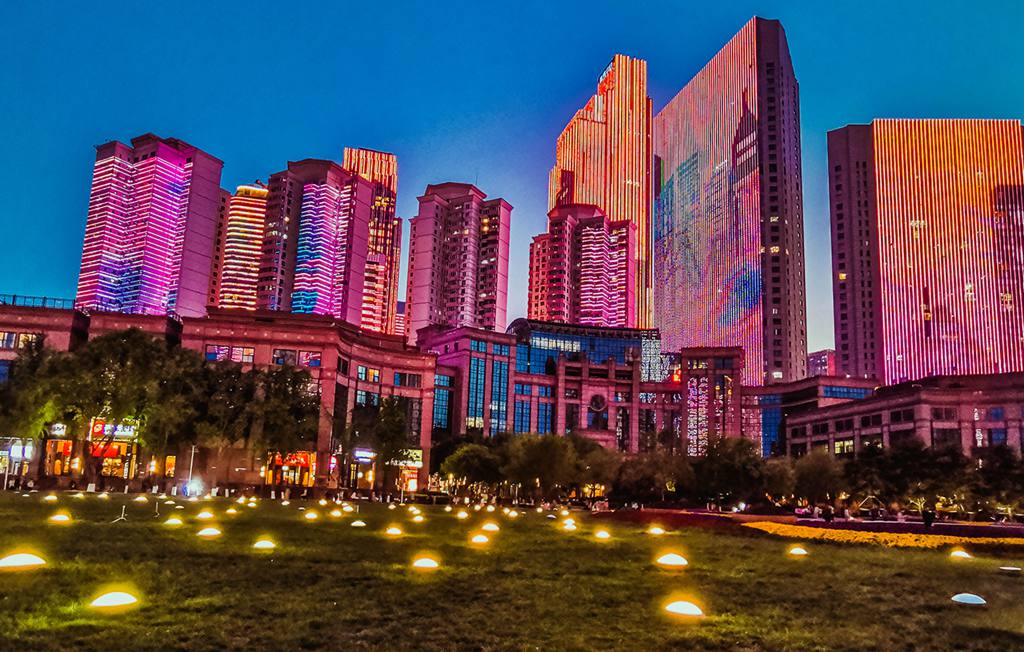 青岛华灯初上的城市 摄影 qdzp